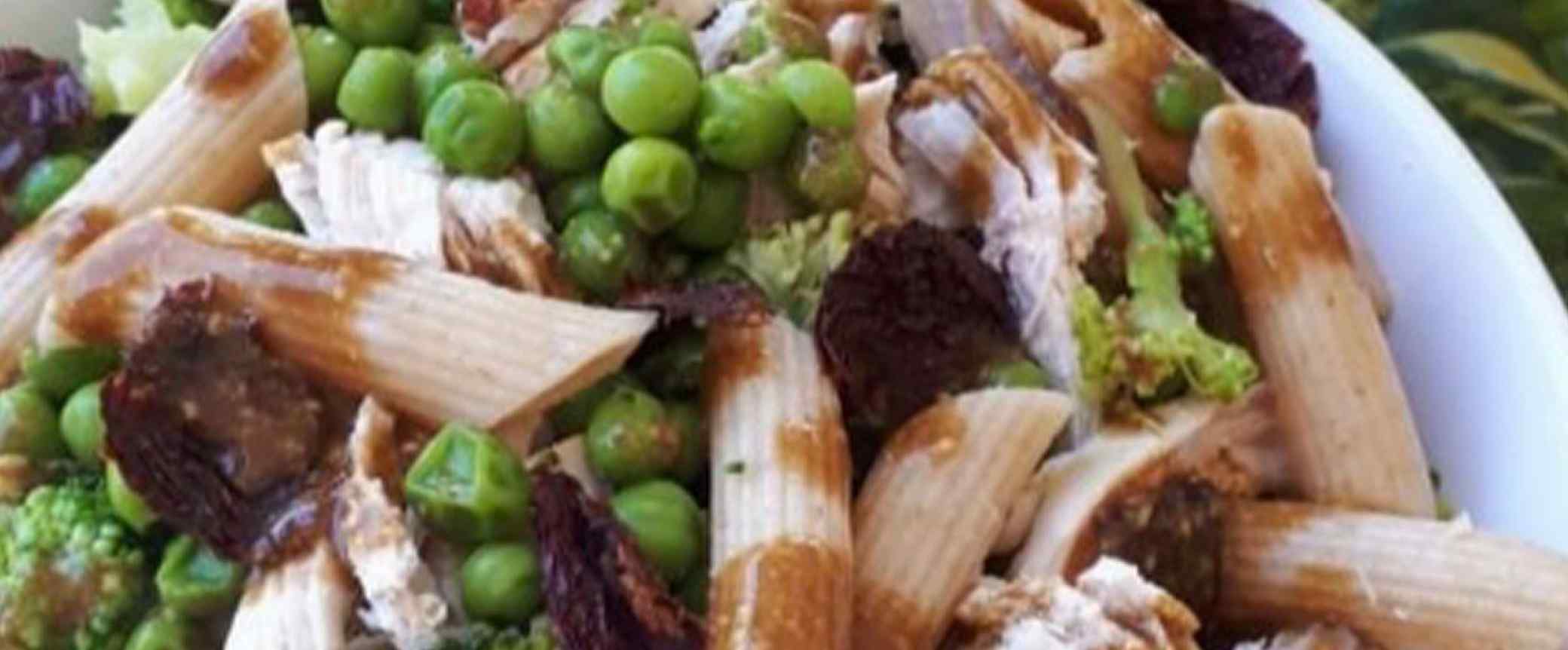 Μακαρονοσαλάτα με κοτόπουλο