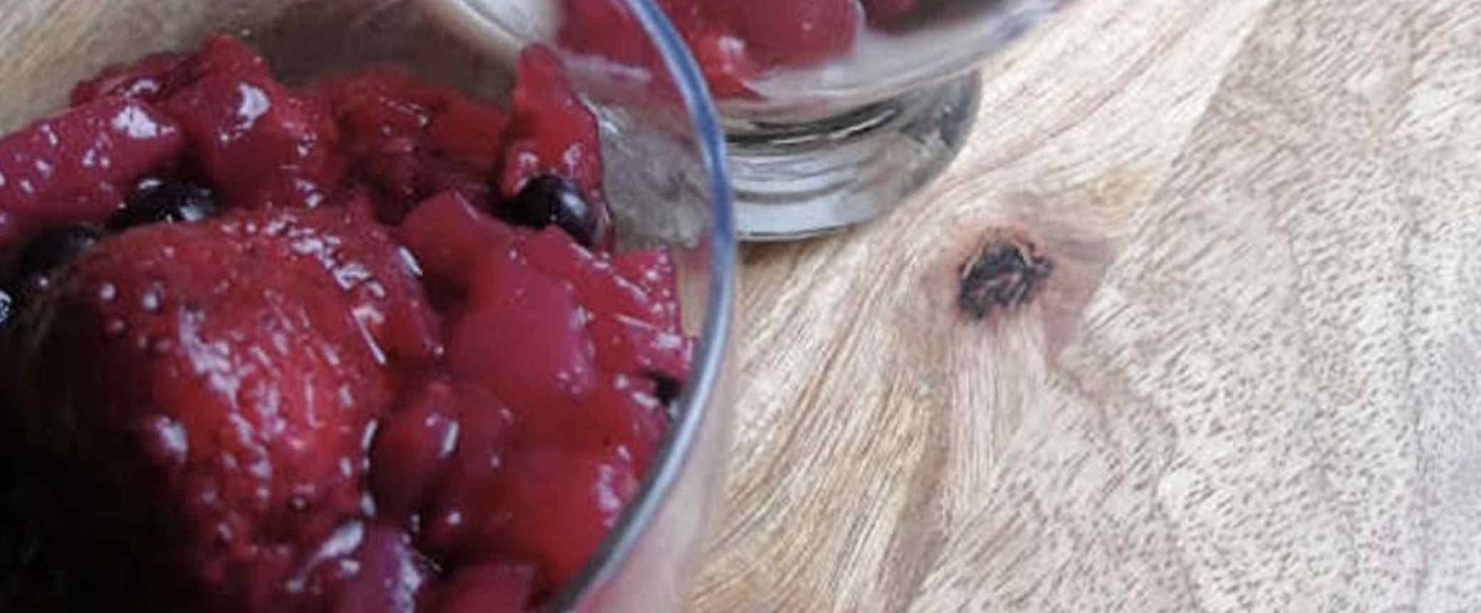 Πουτίγκα με κόκκινα φρούτα 